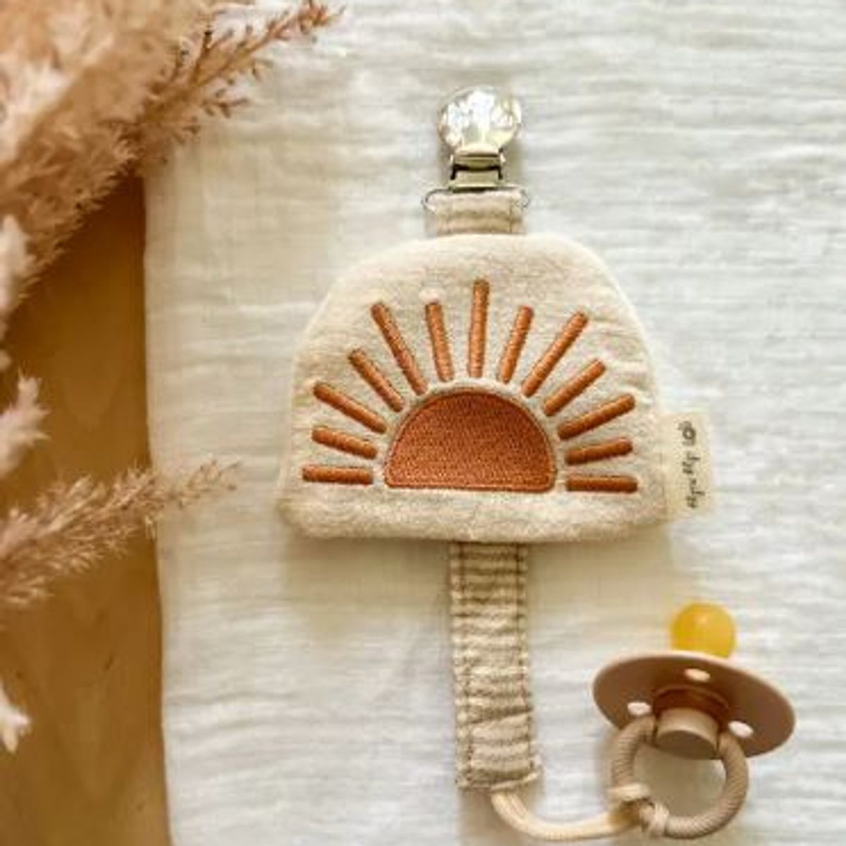 Sun Soothe & Store Pacifier Clip